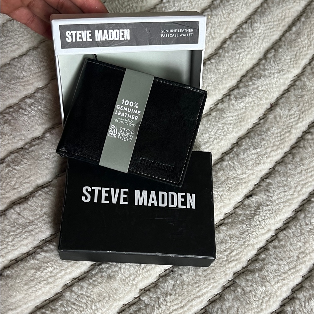 Steve Madden Black Leather Card Holder